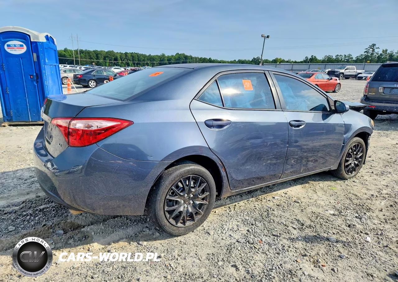 2017 Toyota Corolla Le VIN:5YFBURHE1HP700130 - 3