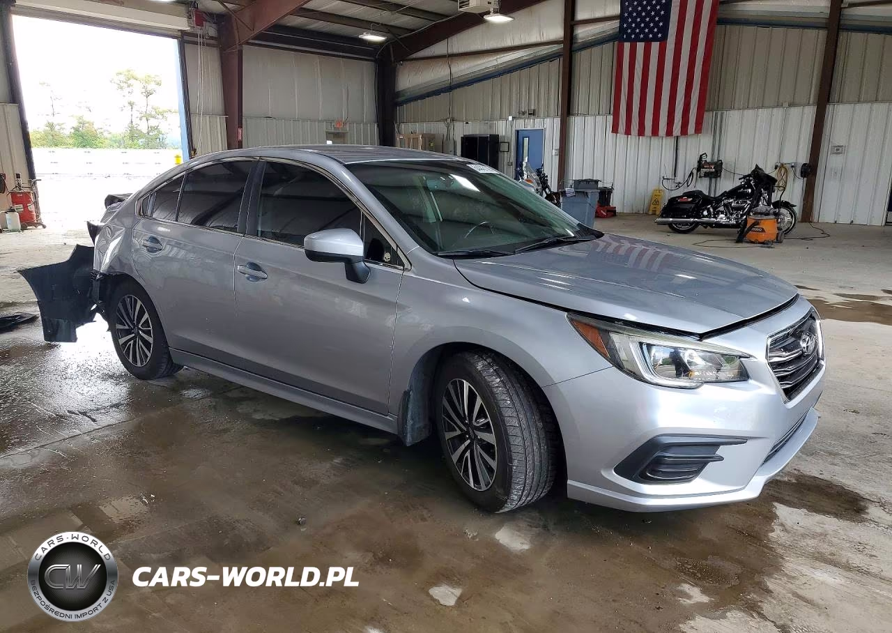 2018 Subaru Legacy 2.5I Premium VIN:4S3BNAC69J3011904 - 4