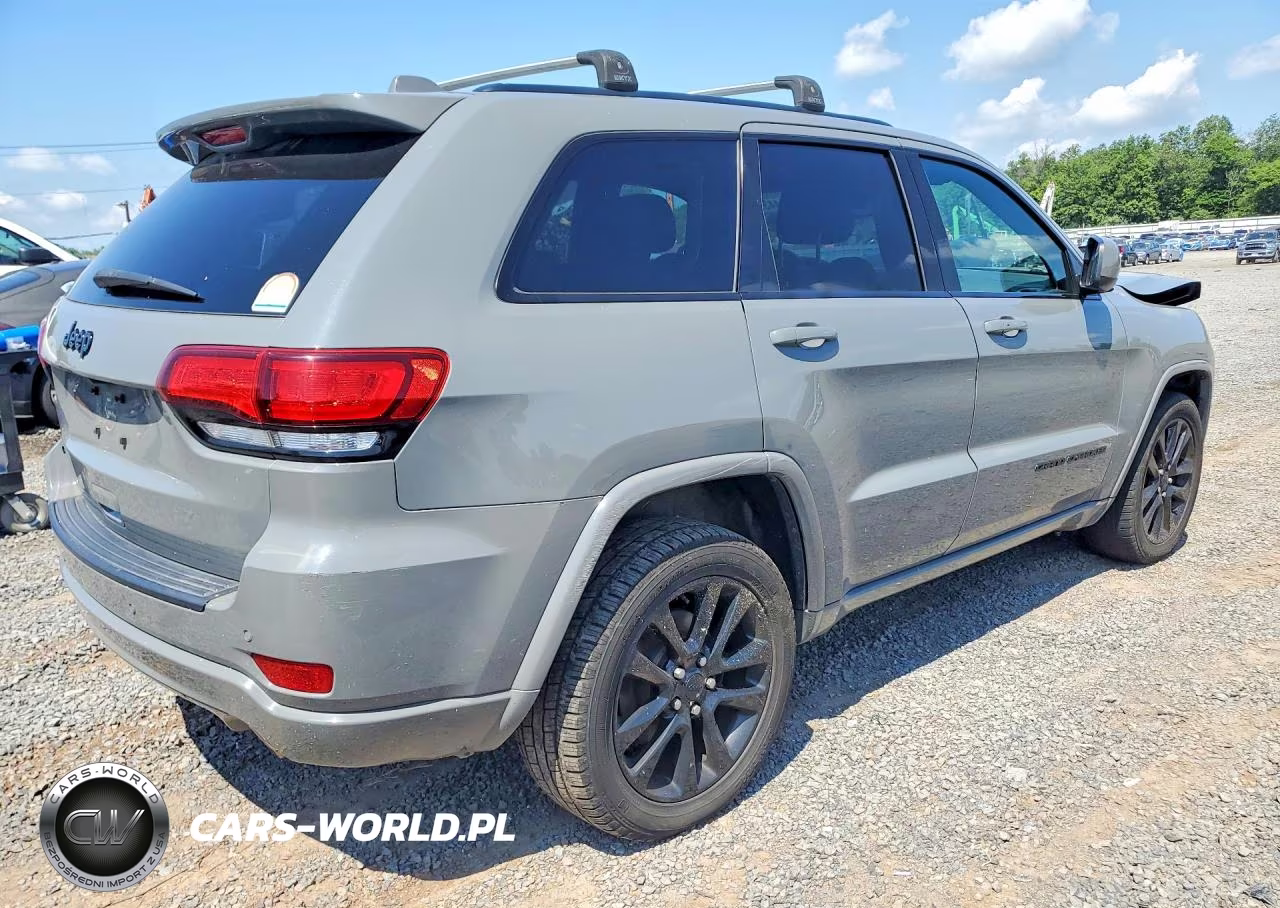 2019 Jeep Grand Cherokee Laredo VIN:1C4RJFAG9KC612105 - 3