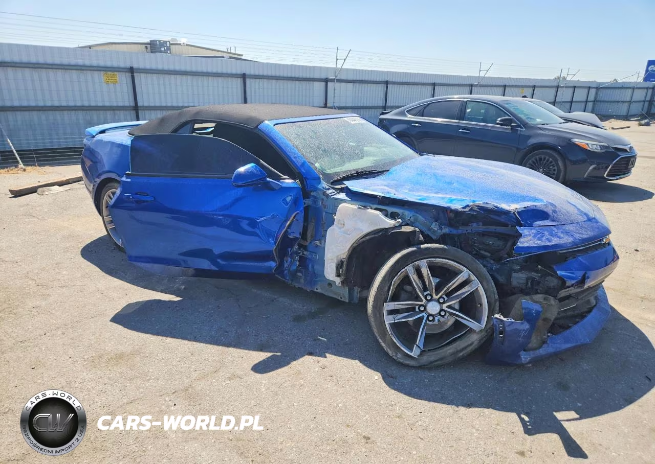 2017 Chevrolet Camaro Lt VIN:1G1FB3DX4H0214328 - 4