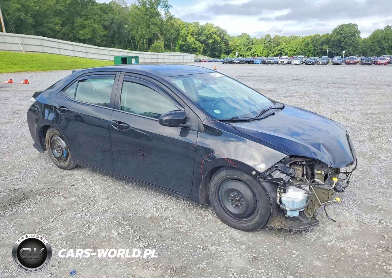 2018 Toyota Corolla Le VIN:5YFBURHE3JP828343 - 4