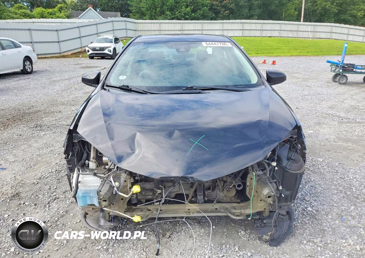 2018 Toyota Corolla Le VIN:5YFBURHE3JP828343 - 5
