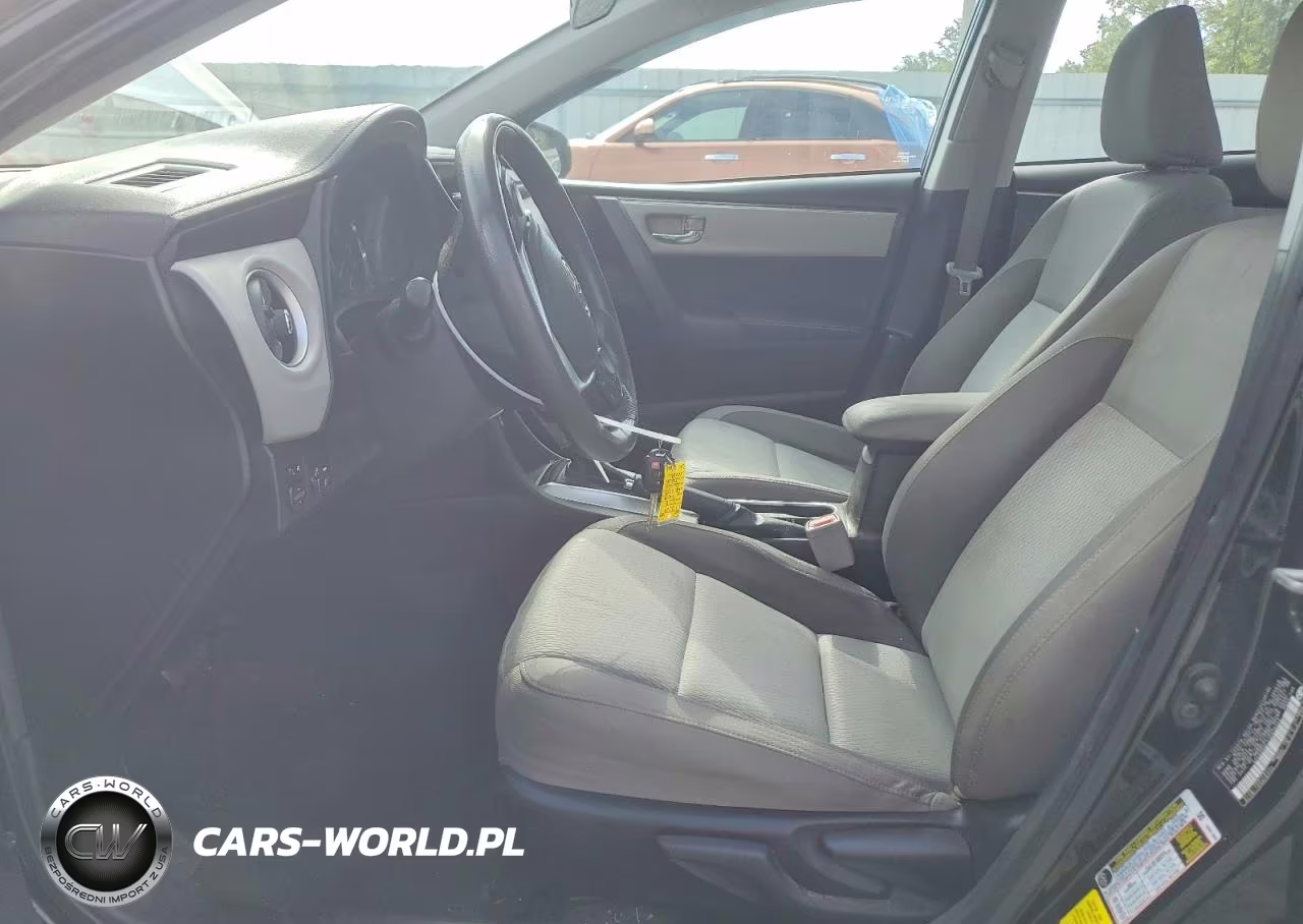 2018 Toyota Corolla Le VIN:5YFBURHE3JP828343 - 7