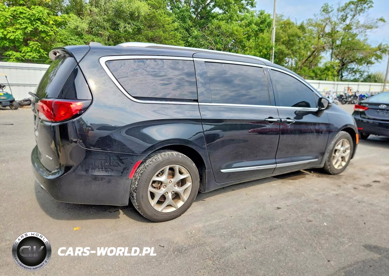 2018 Chrysler Pacifica Limited VIN:2C4RC1GG0JR273986 - 3
