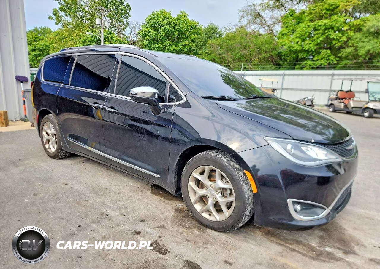 2018 Chrysler Pacifica Limited VIN:2C4RC1GG0JR273986 - 4