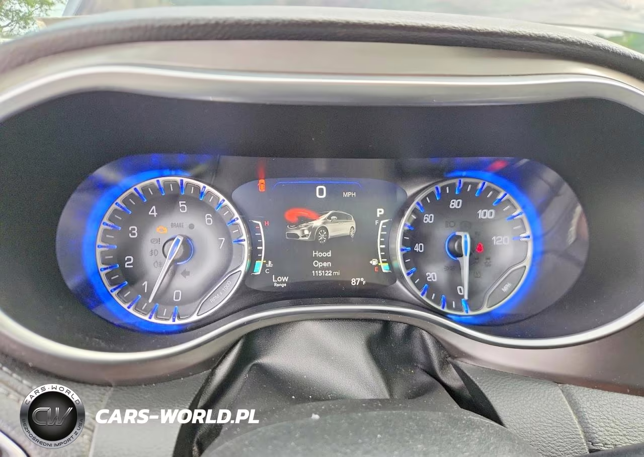 2018 Chrysler Pacifica Limited VIN:2C4RC1GG0JR273986 - 9