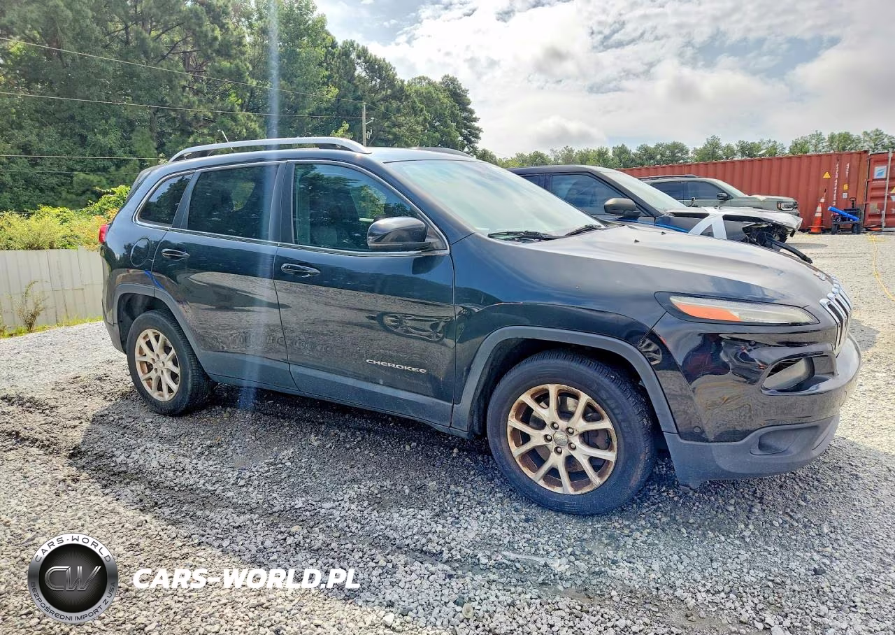 2014 Jeep Cherokee Latitude VIN:1C4PJLCS1EW104902 - 4