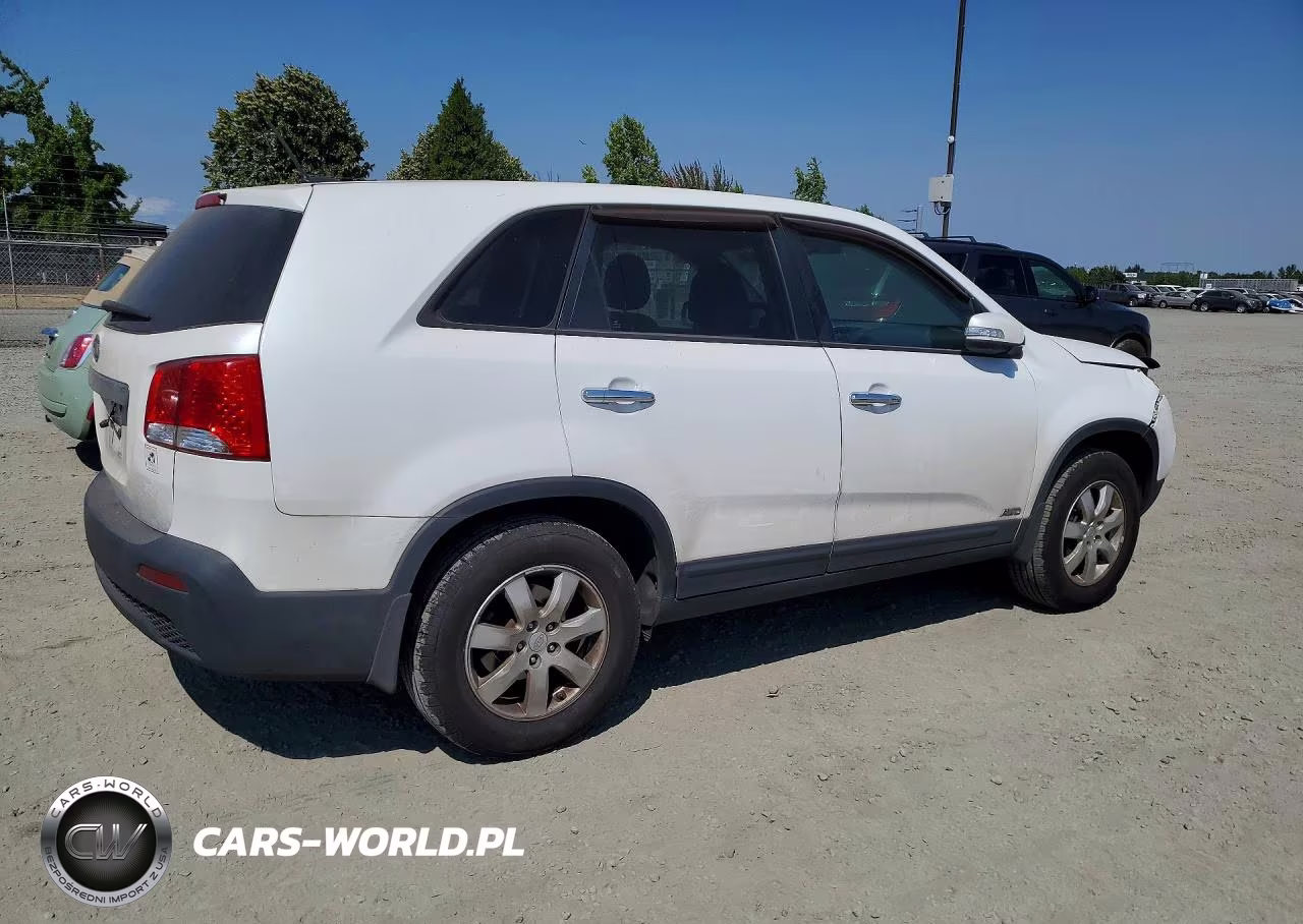 2011 Kia Sorento Lx VIN:5XYKTCA17BG007422 - 3