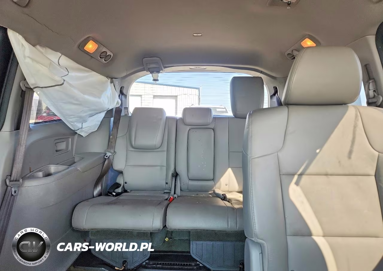 2016 Honda Odyssey Touring VIN:5FNRL5H91GB027962 - 10
