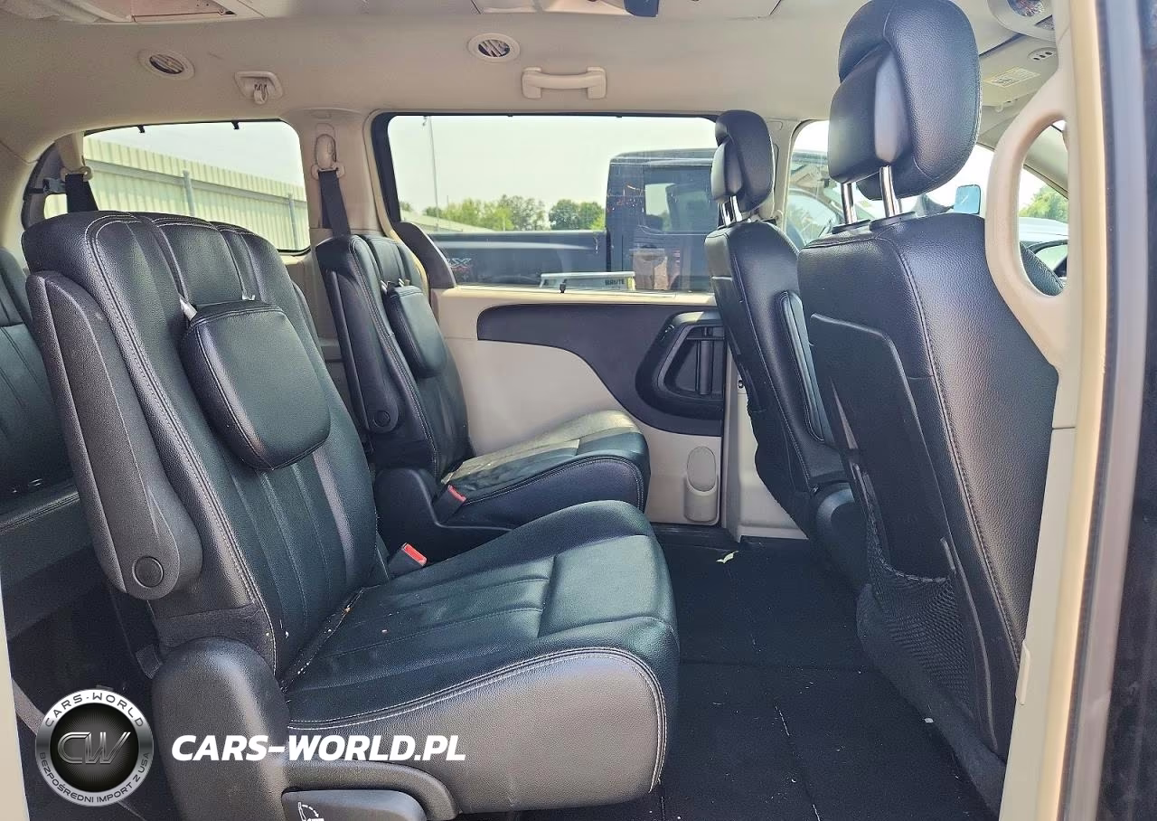 2015 Chrysler Town & Country Touring VIN:2C4RC1BG2FR664636 - 11