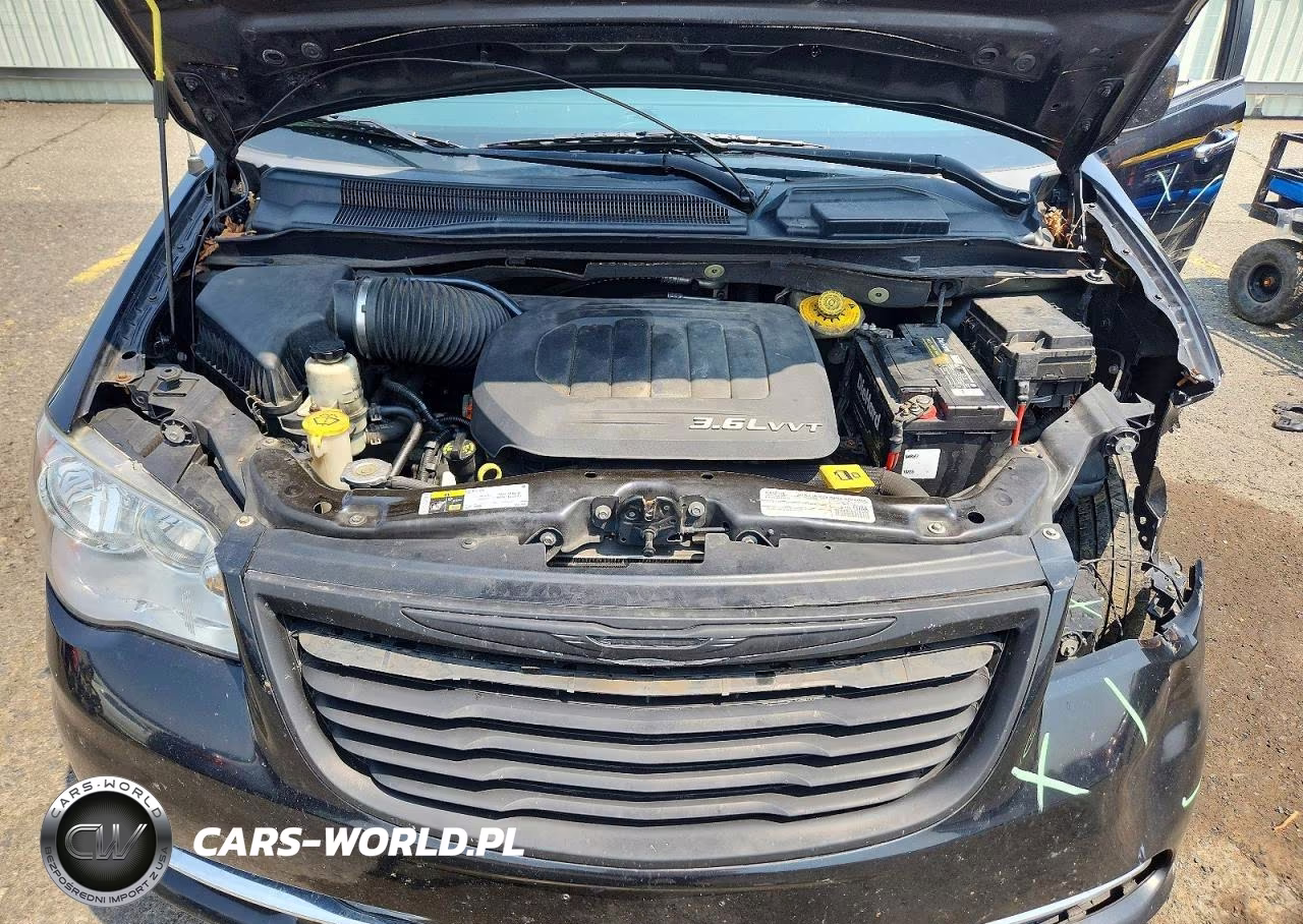 2015 Chrysler Town & Country Touring VIN:2C4RC1BG2FR664636 - 12