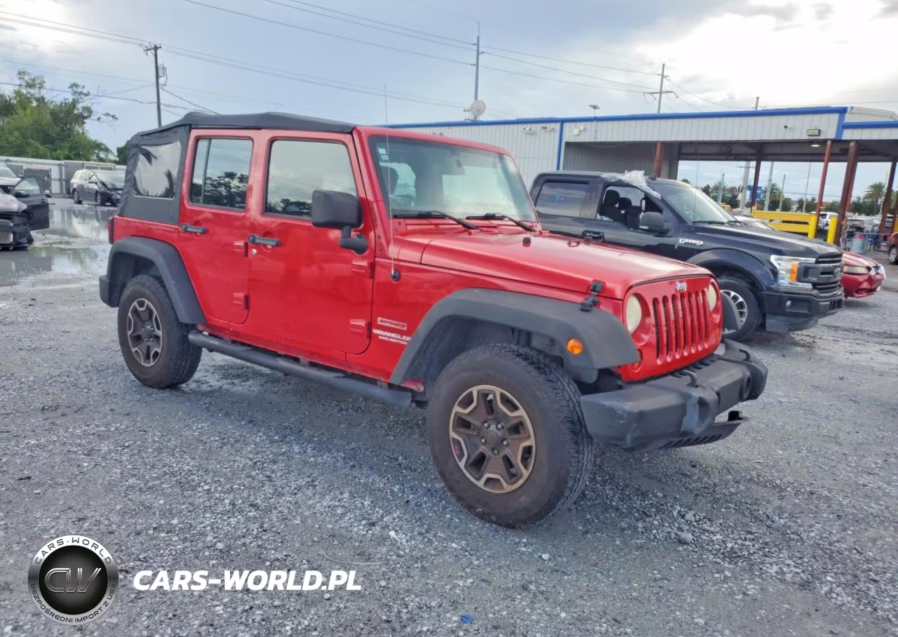 2012 Jeep Wrangler Unlimited Sport VIN:1C4BJWDG4CL261389 - 4