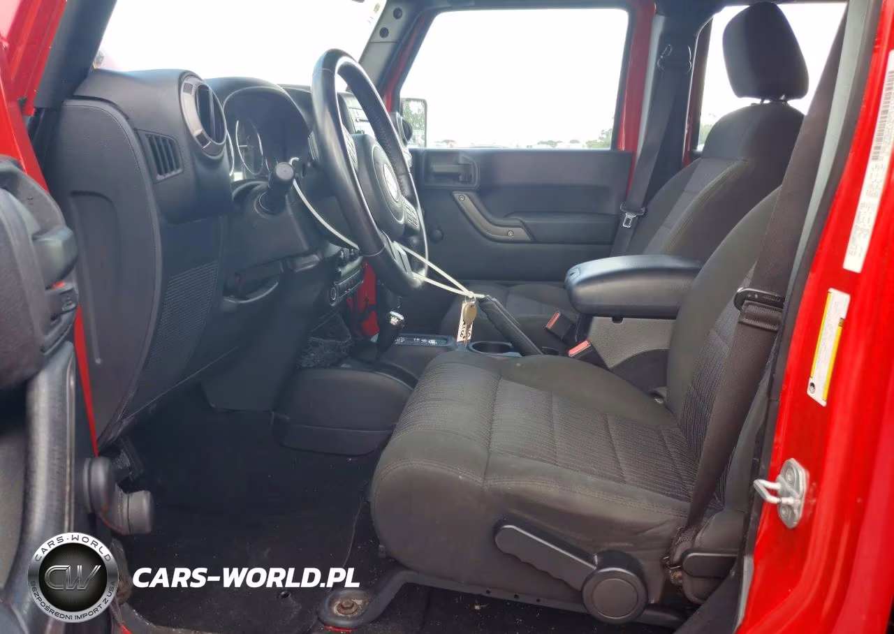 2012 Jeep Wrangler Unlimited Sport VIN:1C4BJWDG4CL261389 - 7