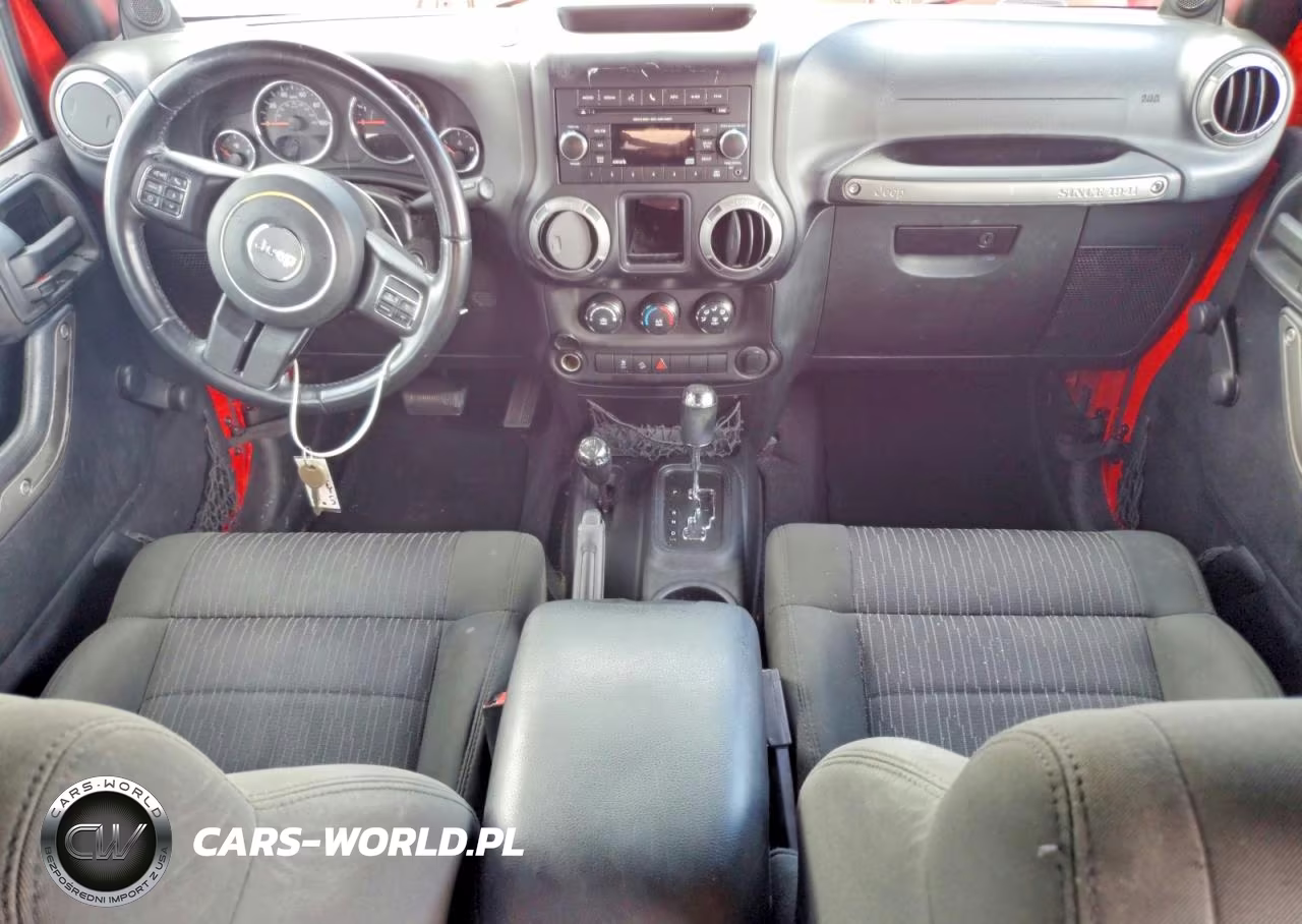 2012 Jeep Wrangler Unlimited Sport VIN:1C4BJWDG4CL261389 - 8
