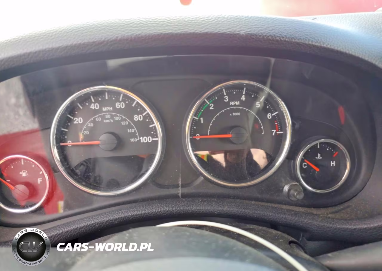 2012 Jeep Wrangler Unlimited Sport VIN:1C4BJWDG4CL261389 - 9