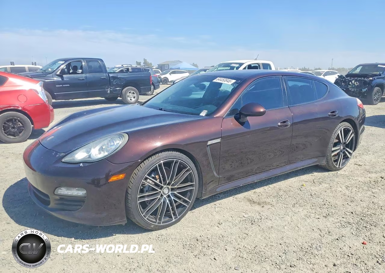 2011 Porsche Panamera 2