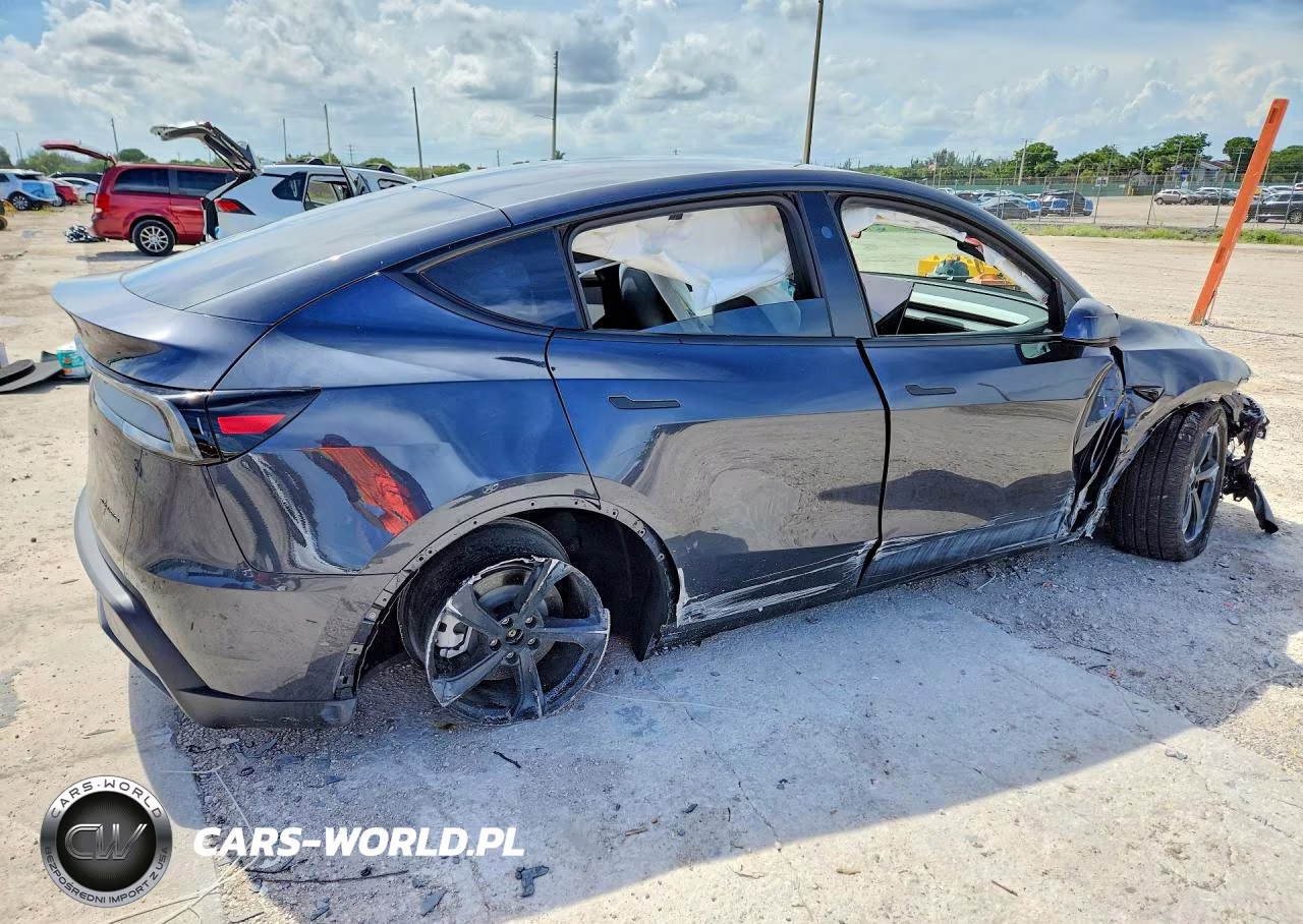 2026 Tesla Model Y VIN:7SAYGDEEXTA693837 - 3