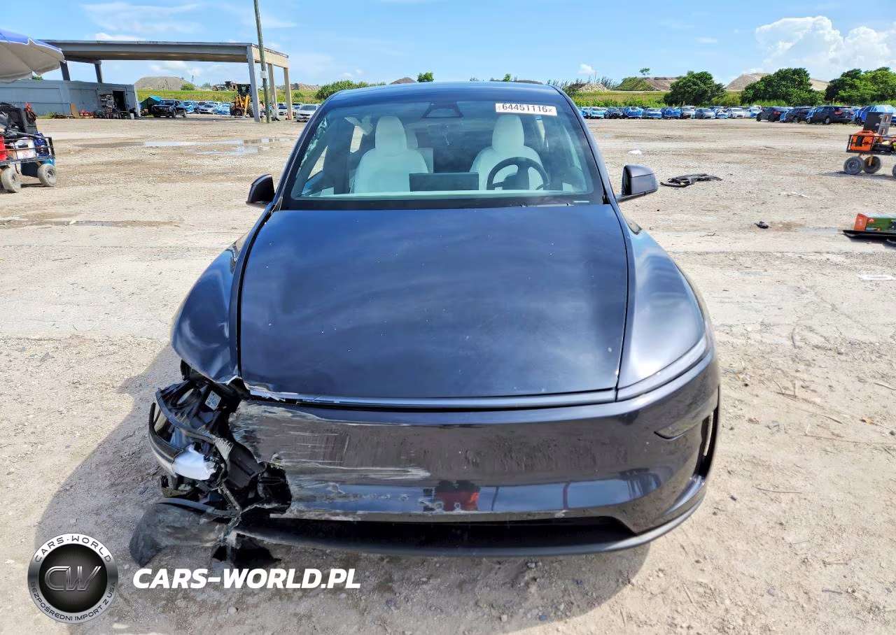 2026 Tesla Model Y VIN:7SAYGDEEXTA693837 - 5