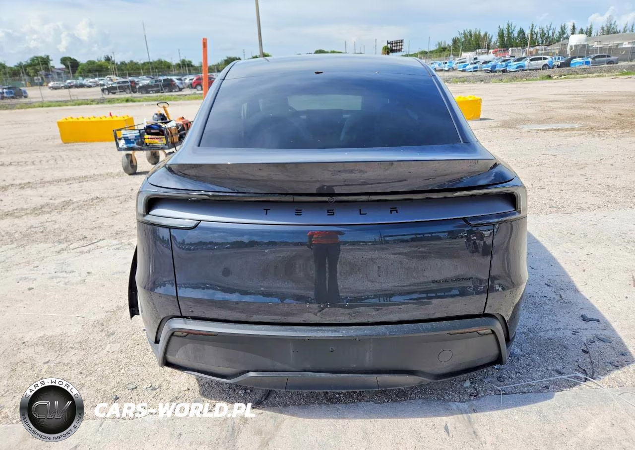 2026 Tesla Model Y VIN:7SAYGDEEXTA693837 - 6
