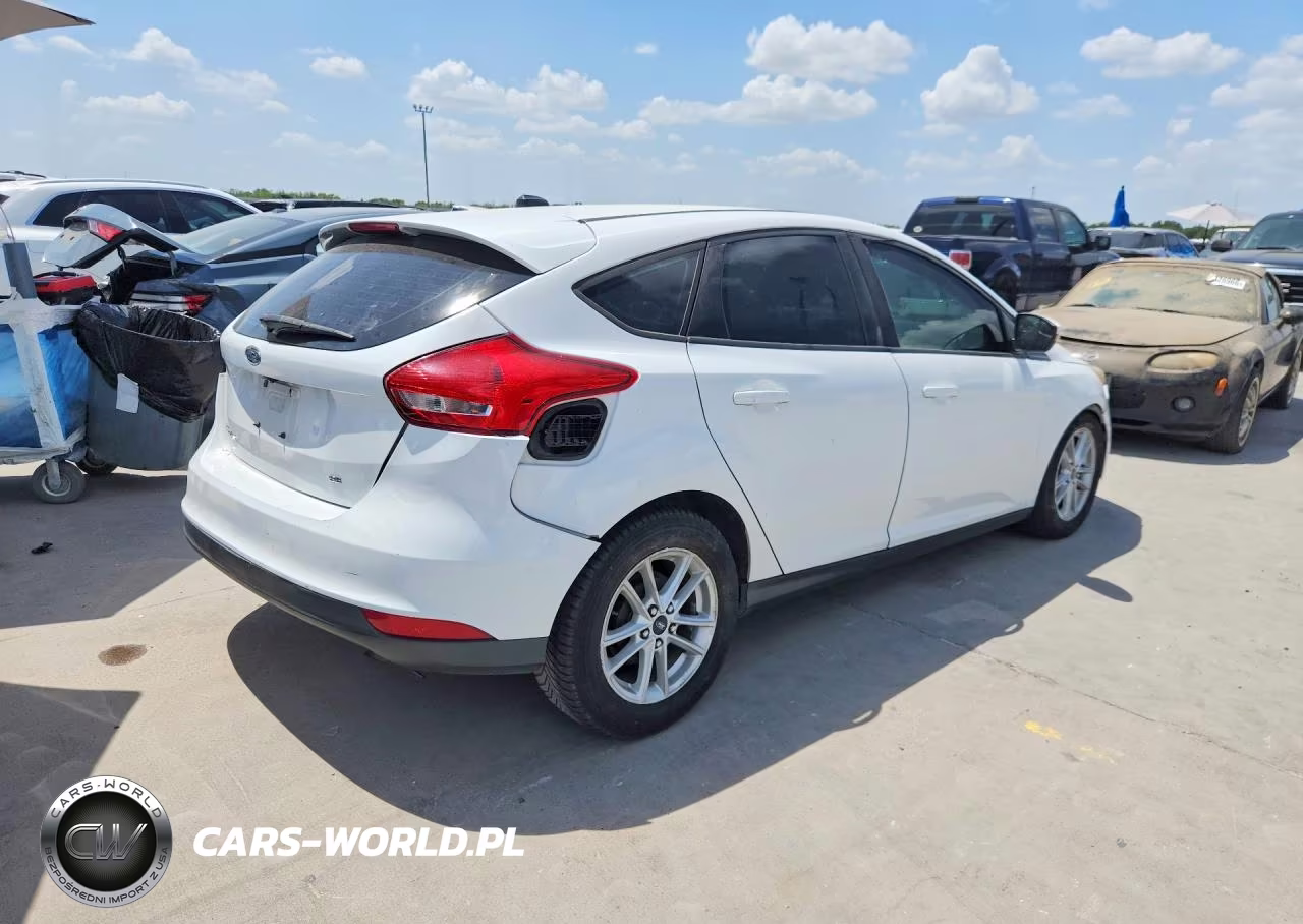 2015 Ford Focus Se VIN:1FADP3K24FL262890 - 3