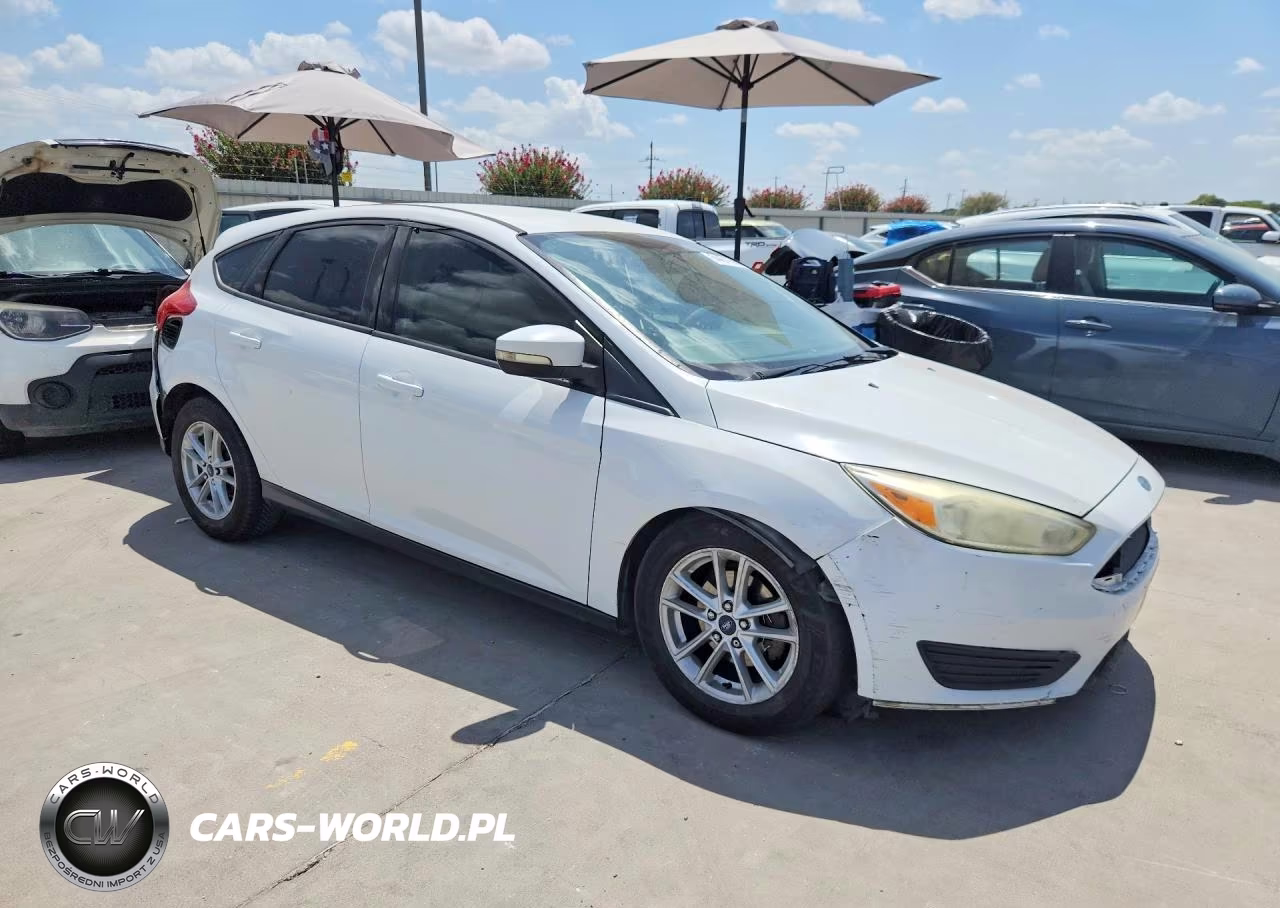 2015 Ford Focus Se VIN:1FADP3K24FL262890 - 4