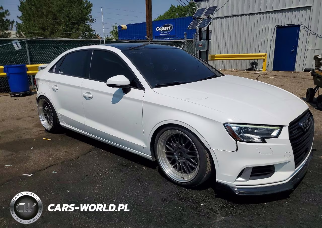 2018 Audi A3 Premium VIN:WAUB8GFFXJ1047633 - 4