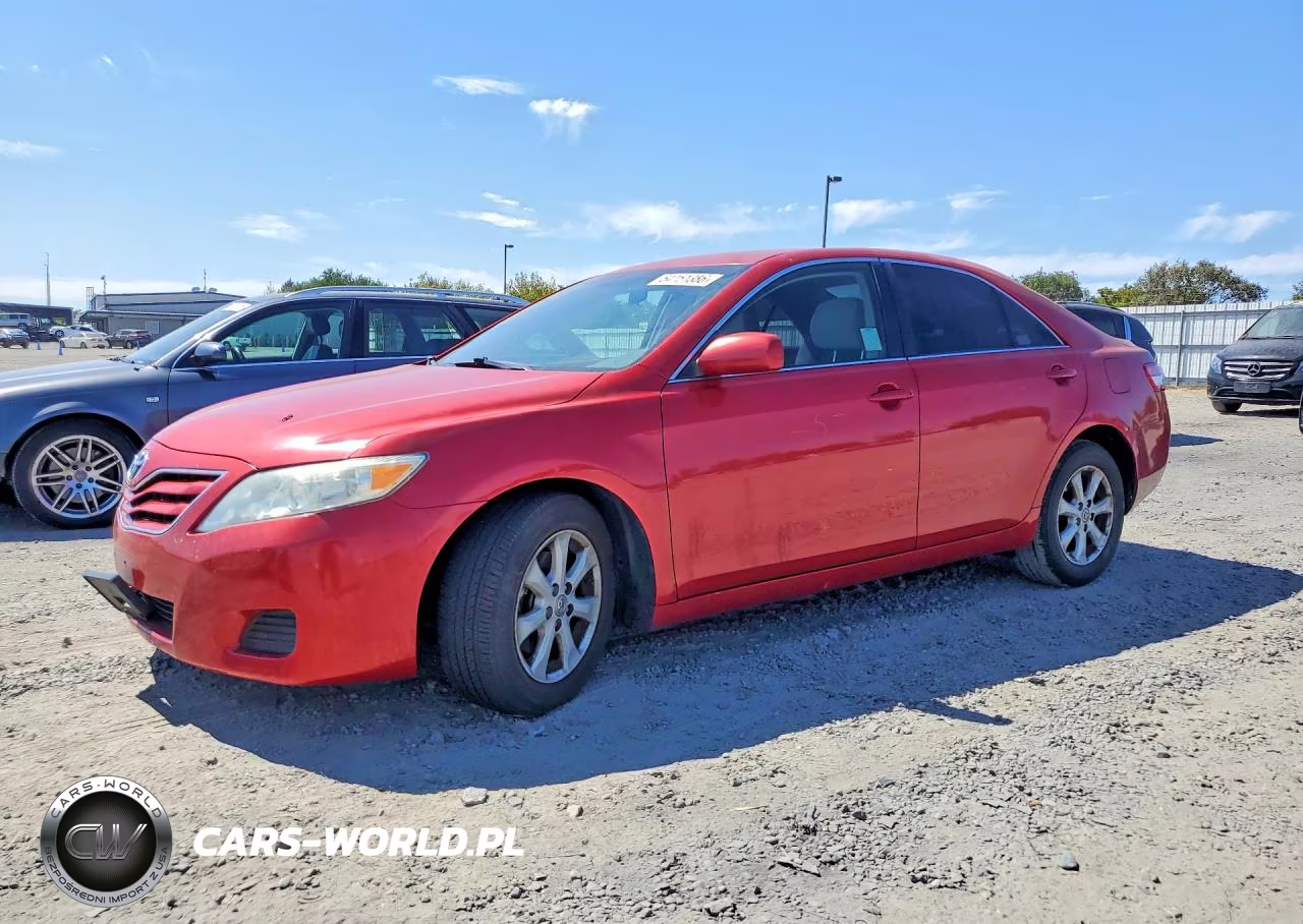 2010 Toyota Camry Le – zdjęcie 1 z 12