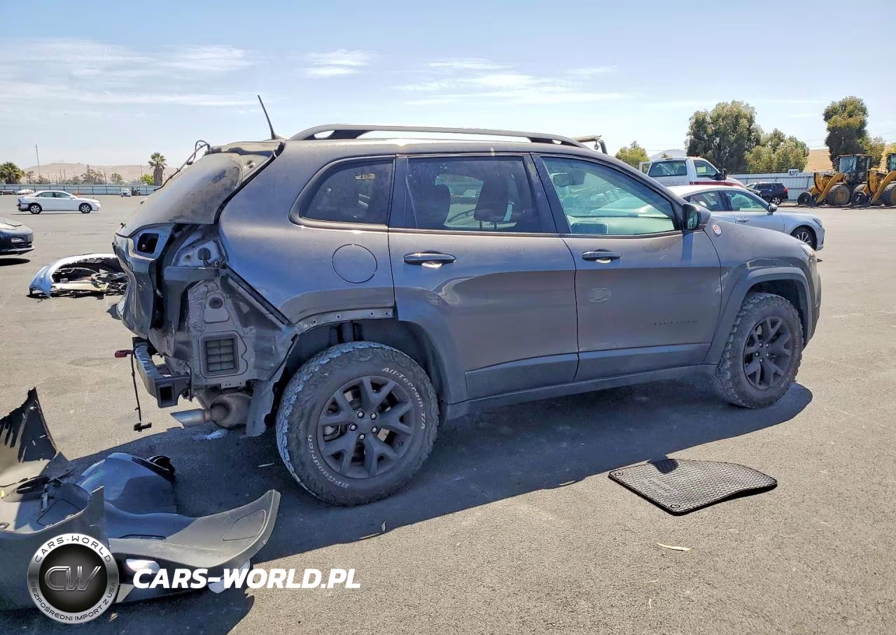 2018 Jeep Cherokee Trailhawk VIN:1C4PJMBX7JD610338 - 3
