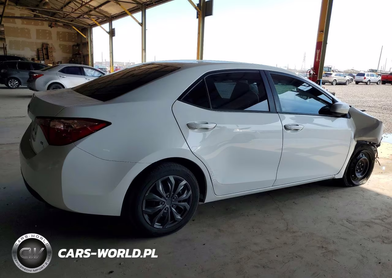 2018 Toyota Corolla Le VIN:2T1BURHE0JC974005 - 3