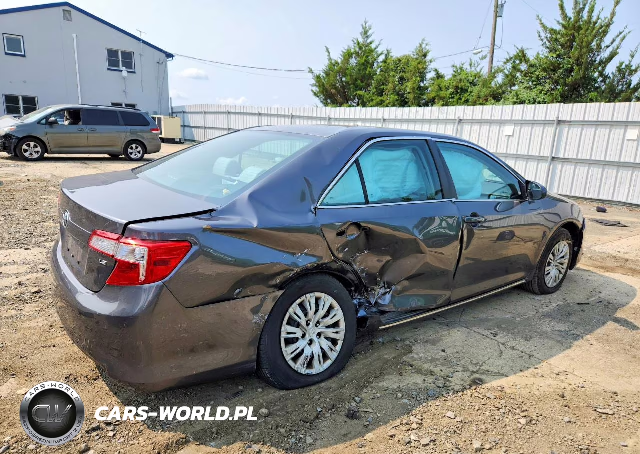 2013 Toyota Camry Le VIN:4T4BF1FK3DR322556 - 3