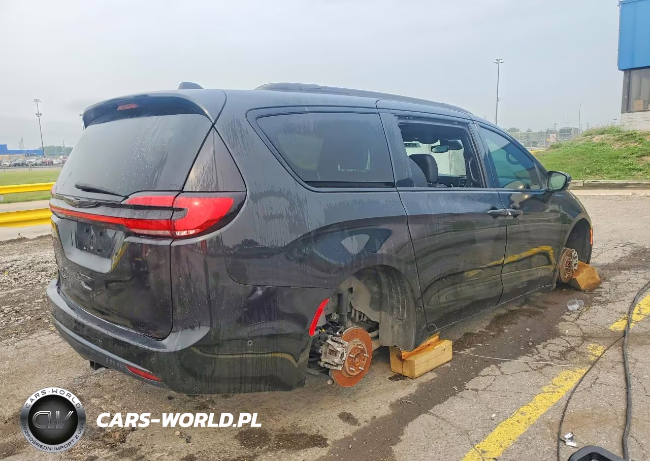 2021 Chrysler Pacifica Touring L VIN:2C4RC1BGXMR560957 - 3