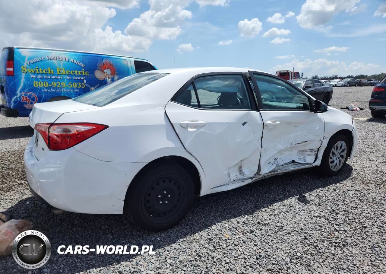2019 Toyota Corolla Le VIN:5YFBURHE2KP866292 - 3