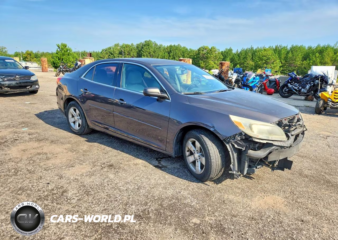2013 Chevrolet Malibu Ls VIN:1G11B5SA8DF132999 - 4