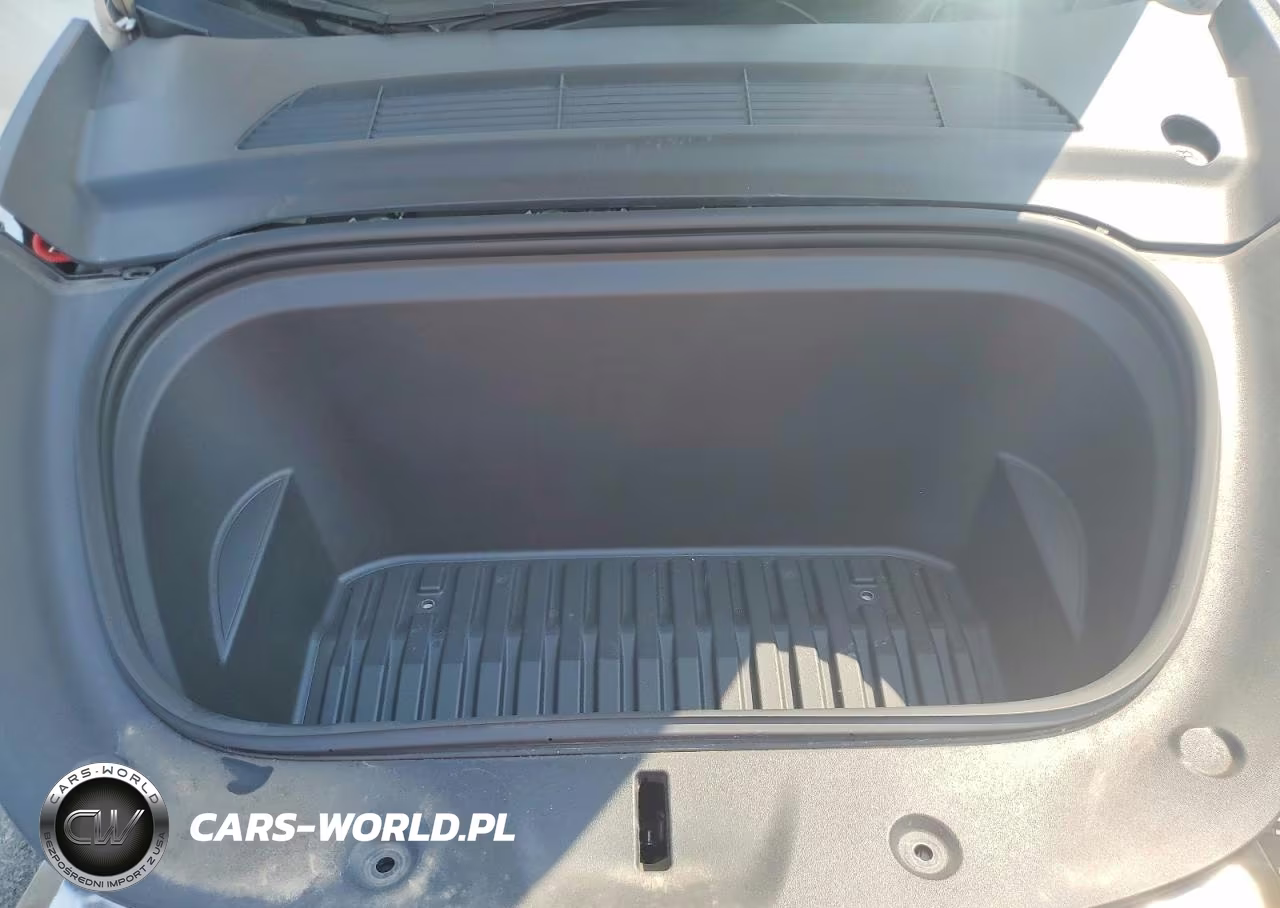 2020 Tesla Model Y VIN:5YJYGDEF5LF003551 - 11