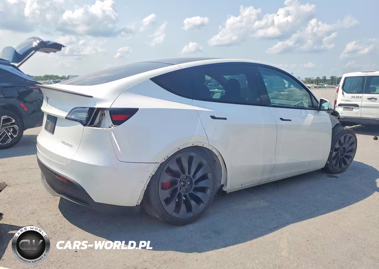 2020 Tesla Model Y VIN:5YJYGDEF5LF003551 - 3