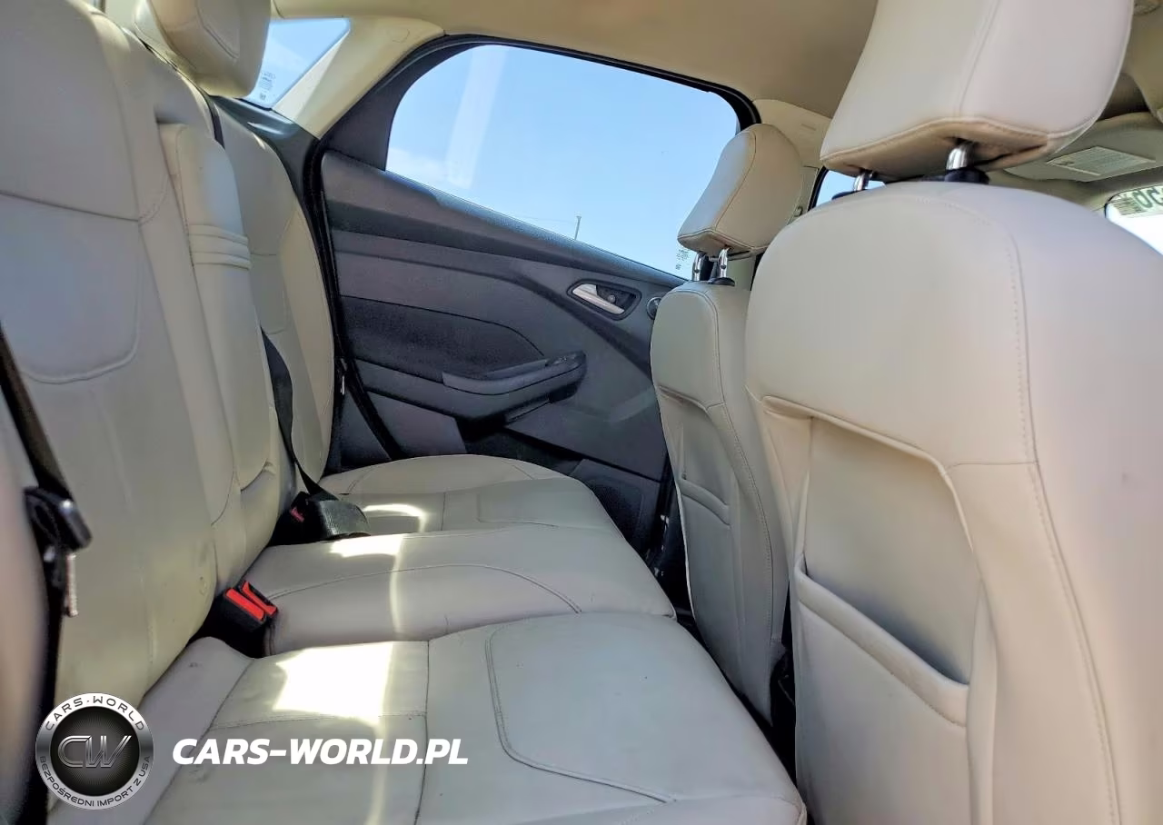 2015 Ford Focus Titanium VIN:1FADP3J23FL328041 - 10