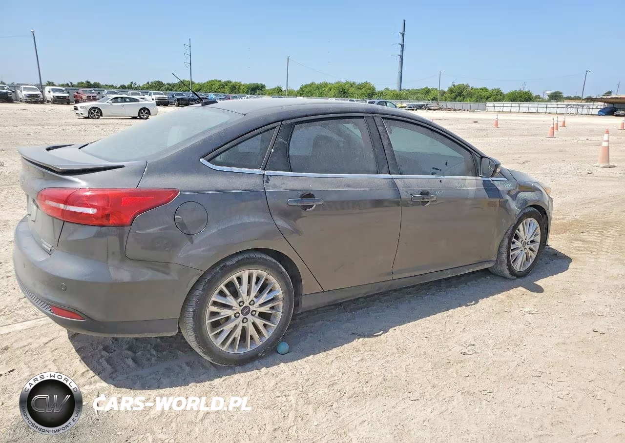 2015 Ford Focus Titanium VIN:1FADP3J23FL328041 - 3