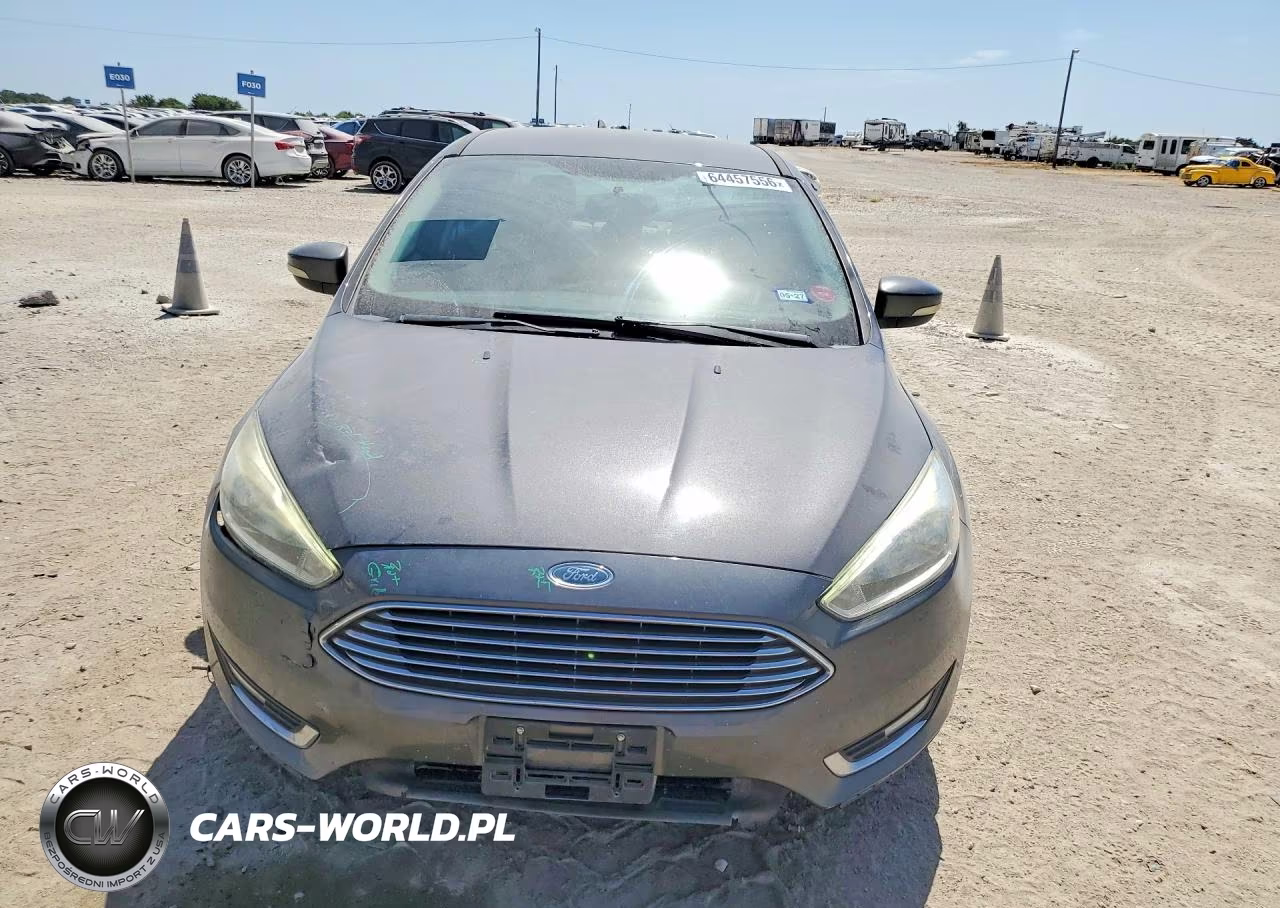 2015 Ford Focus Titanium VIN:1FADP3J23FL328041 - 5
