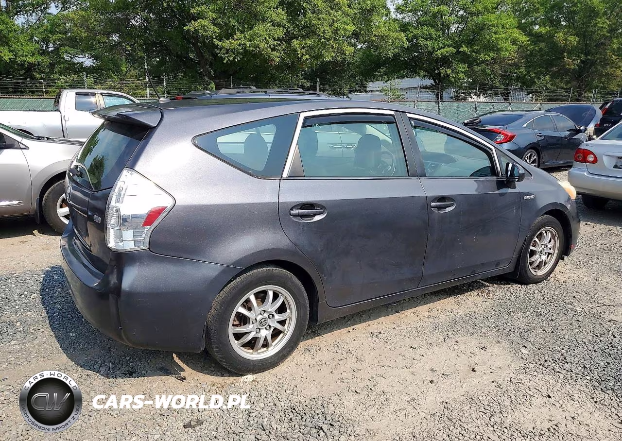 2013 Toyota Prius V Two VIN:JTDZN3EU2D3257526 - 3