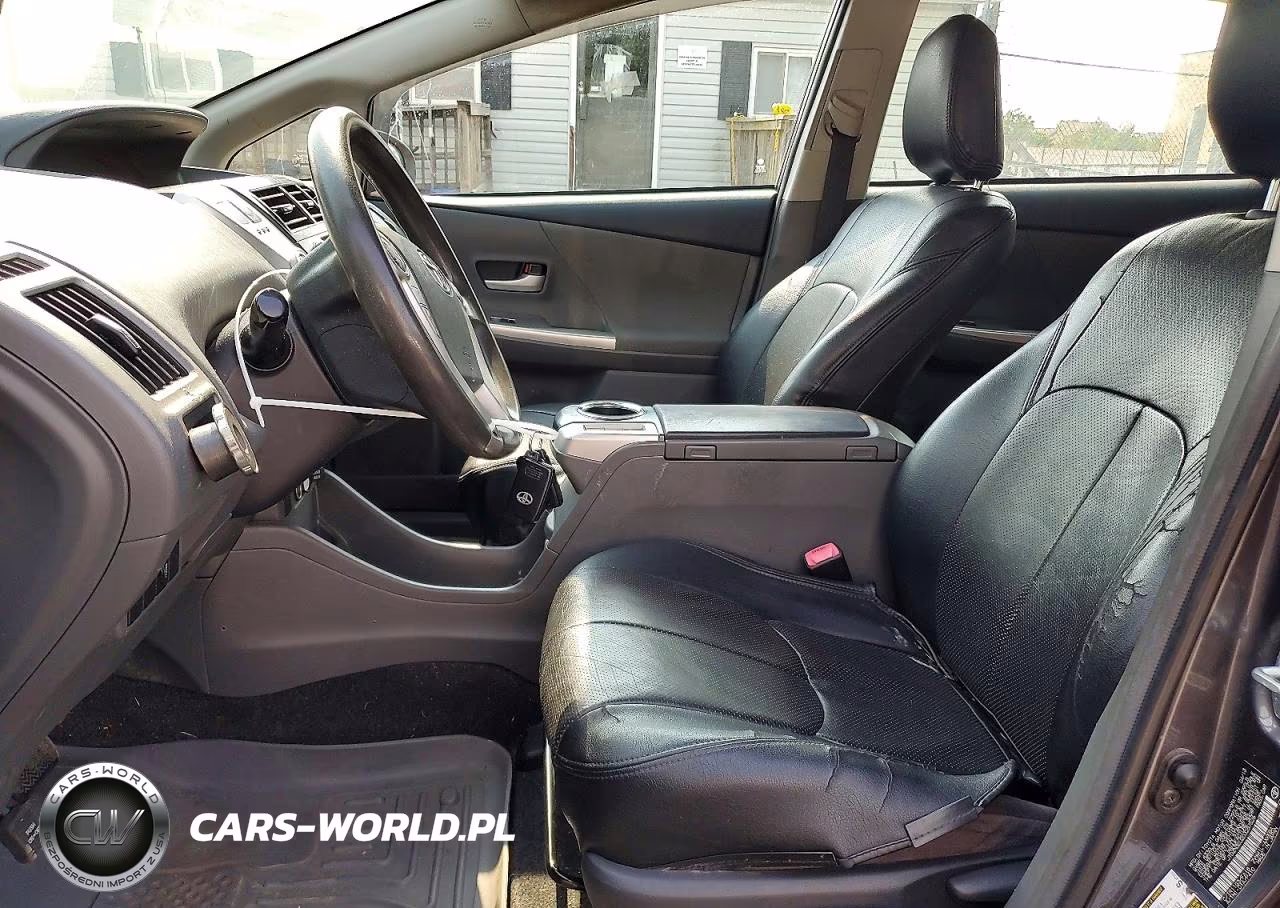 2013 Toyota Prius V Two VIN:JTDZN3EU2D3257526 - 7