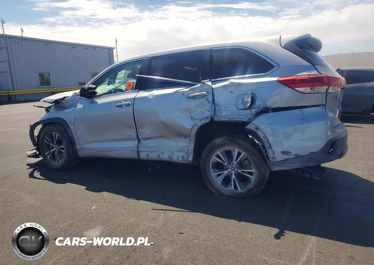 2018 Toyota Highlander Le VIN:5TDZARFHXJS034192 - 2
