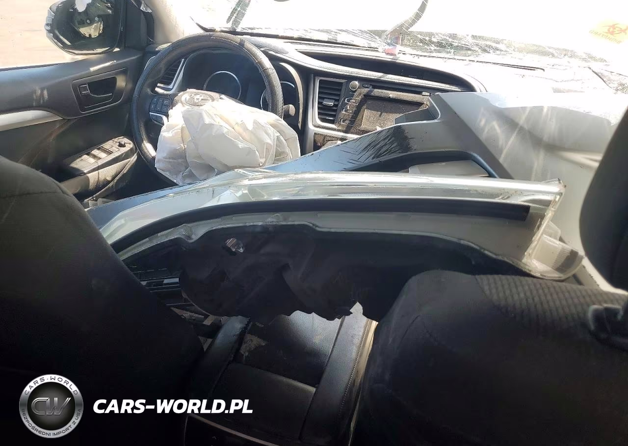 2018 Toyota Highlander Le VIN:5TDZARFHXJS034192 - 8