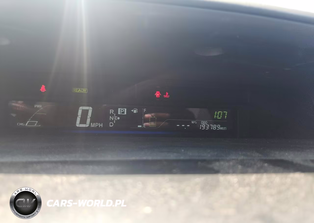 2014 Toyota Prius V Two VIN:JTDZN3EU7EJ000519 - 9
