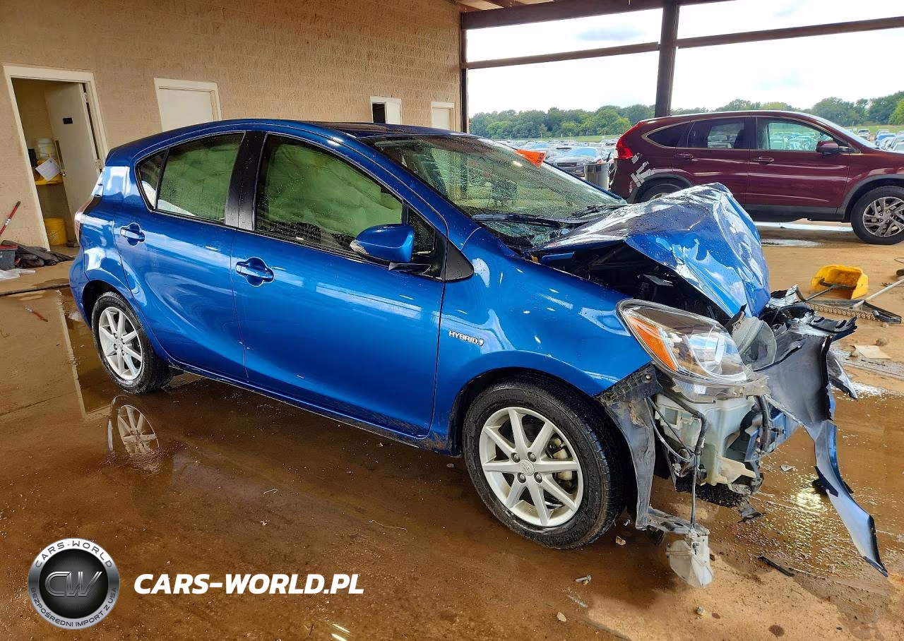 2015 Toyota Prius C Three VIN:JTDKDTB33F1115183 - 4