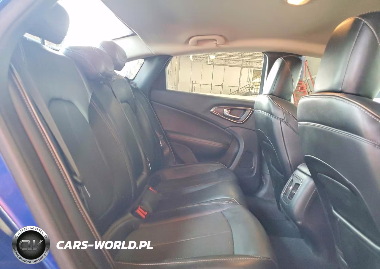 2015 Chrysler 200 C VIN:1C3CCCEG0FN665220 - 10