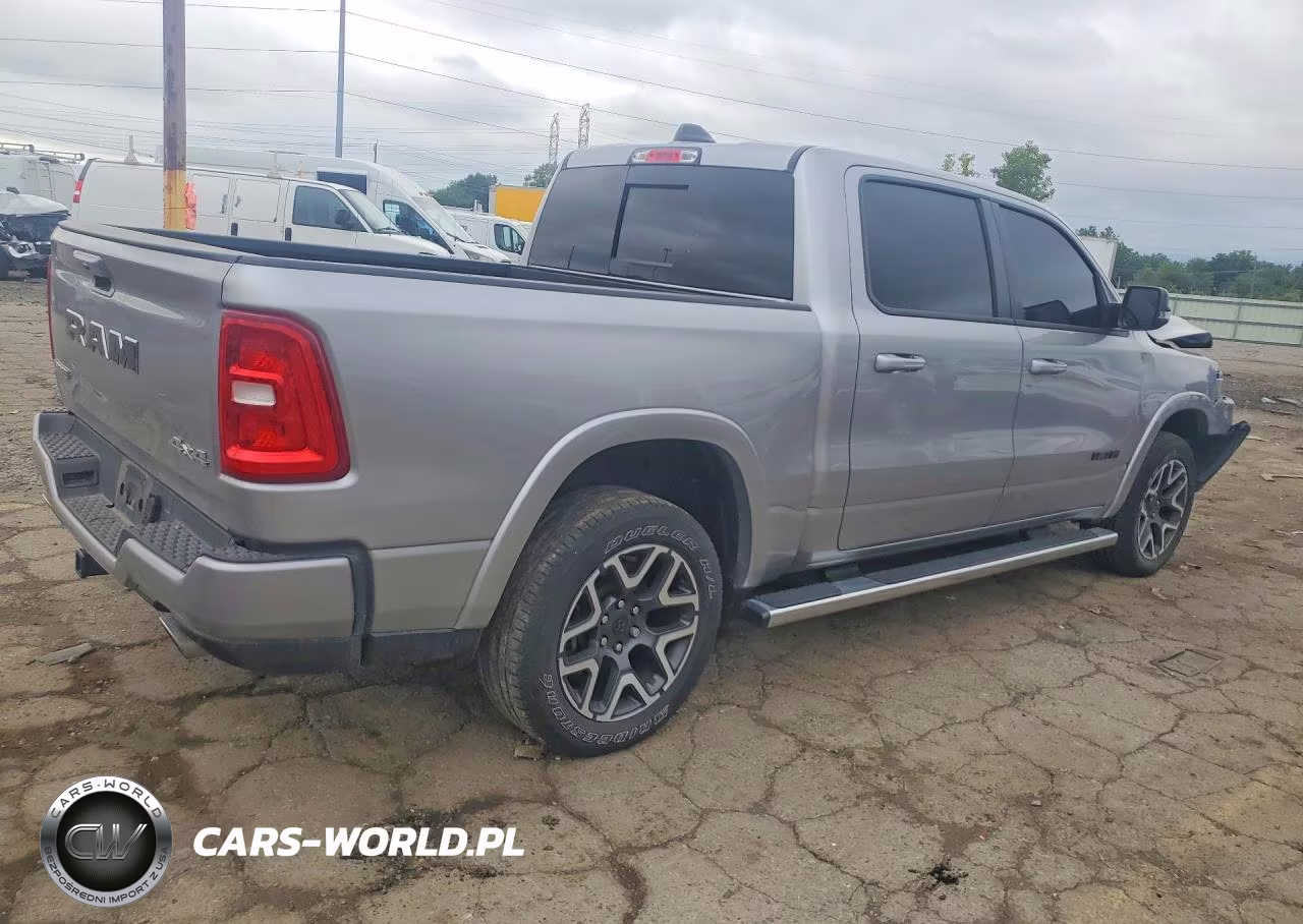 2025 Ram 1500 Laramie VIN:1C6SRFJP8SN585288 - 3