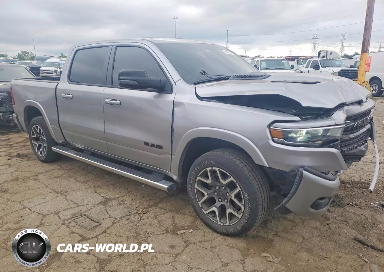 2025 Ram 1500 Laramie VIN:1C6SRFJP8SN585288 - 4