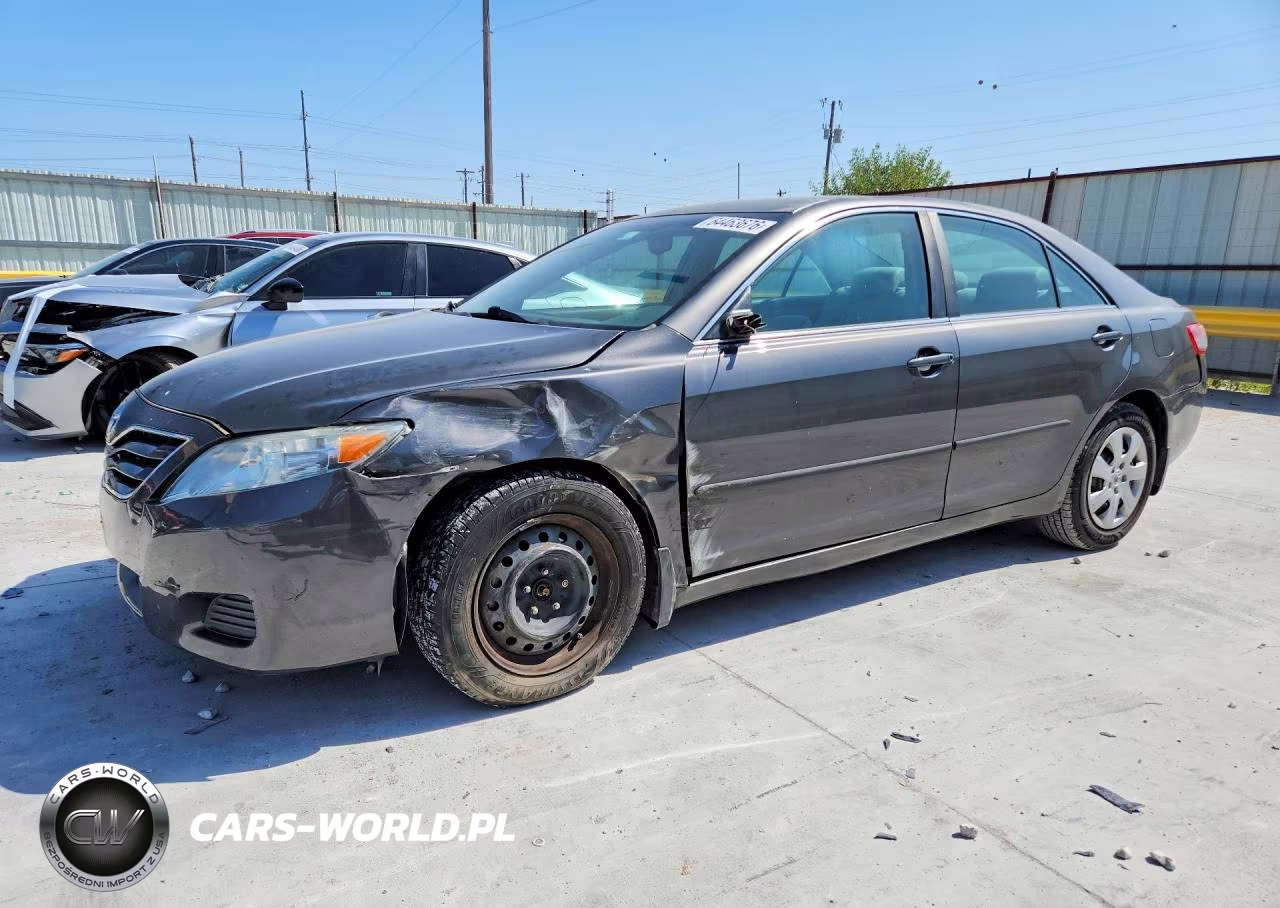 2011 Toyota Camry Le – zdjęcie 1 z 12