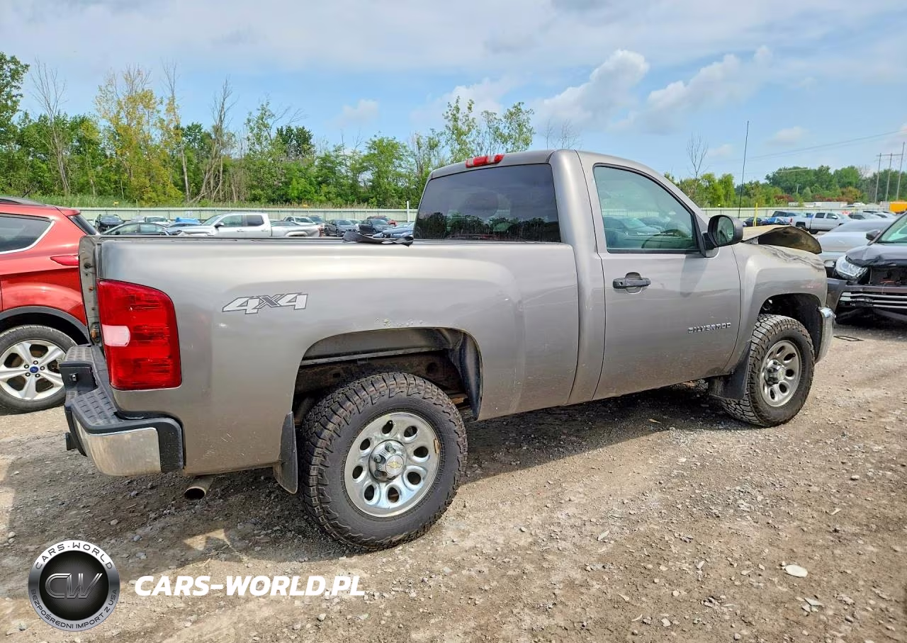 2012 Chevrolet Silverado K1500 VIN:1GCNKPE05CZ262081 - 3