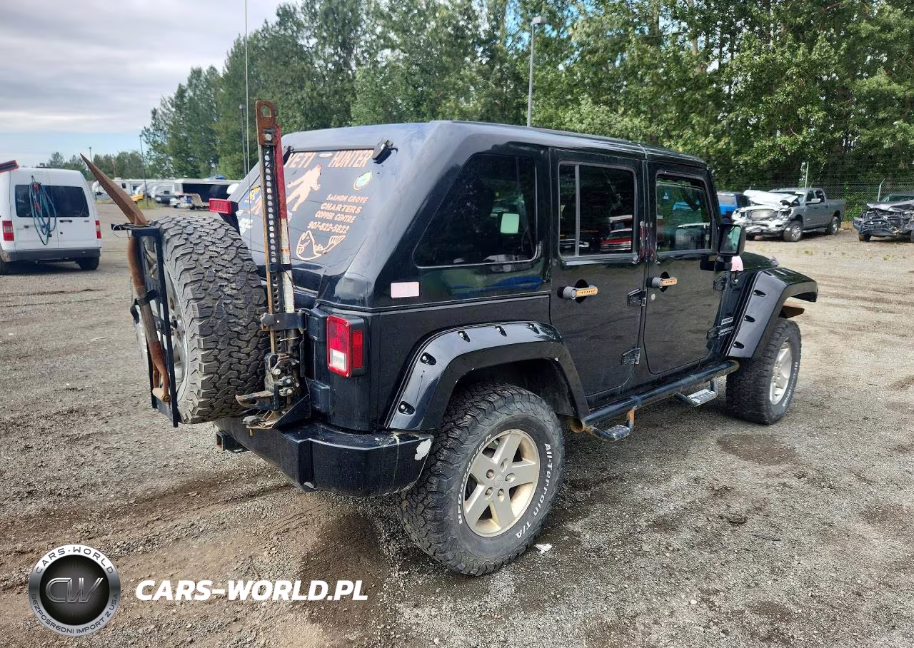 2015 Jeep Wrangler Unlimited Sport VIN:1C4BJWDG1FL692194 - 3